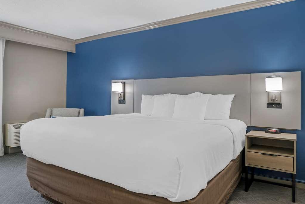 Comfort Inn Plainwell Номер фото