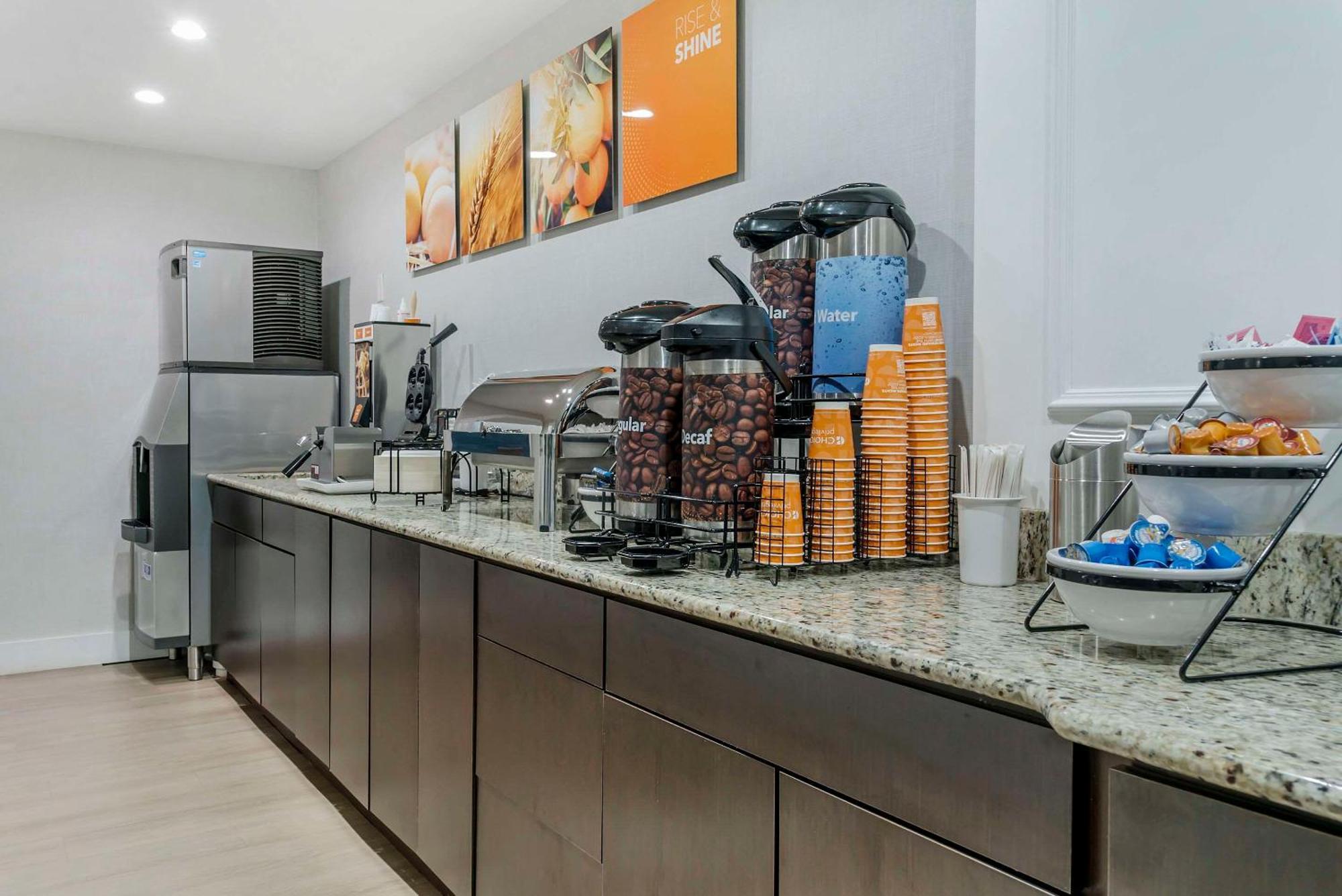 Comfort Inn Plainwell Экстерьер фото