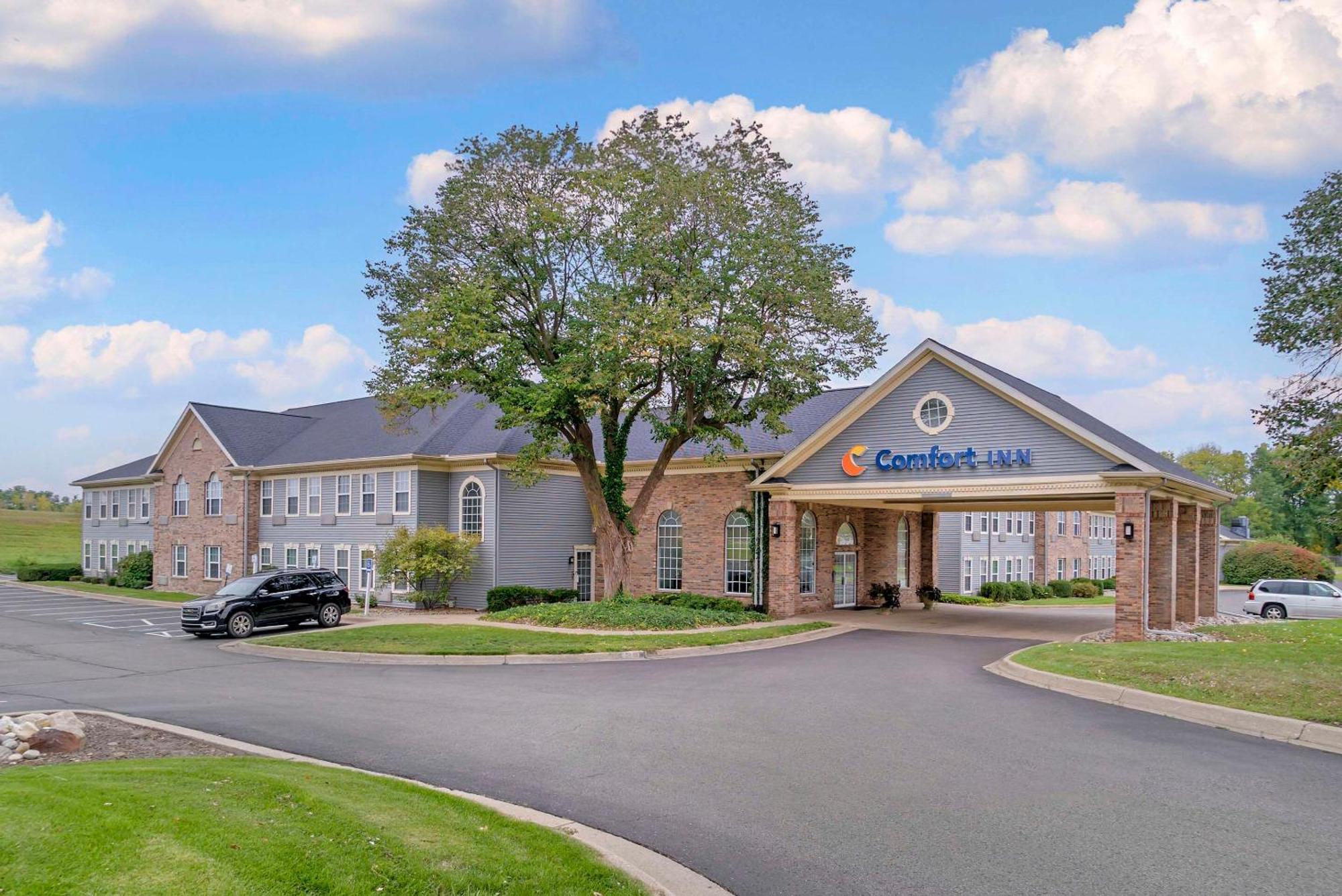 Comfort Inn Plainwell Экстерьер фото